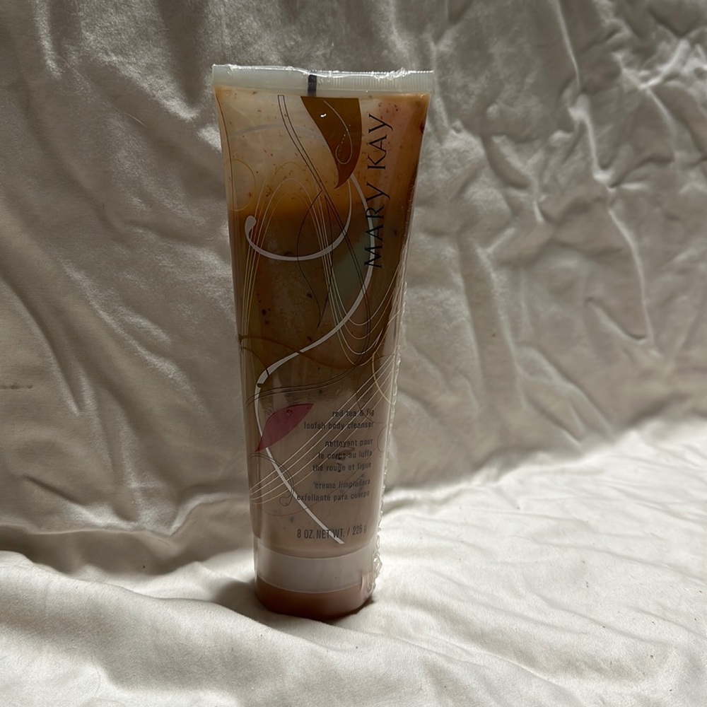 Mary Kay red tea & fig loofah body cleanser